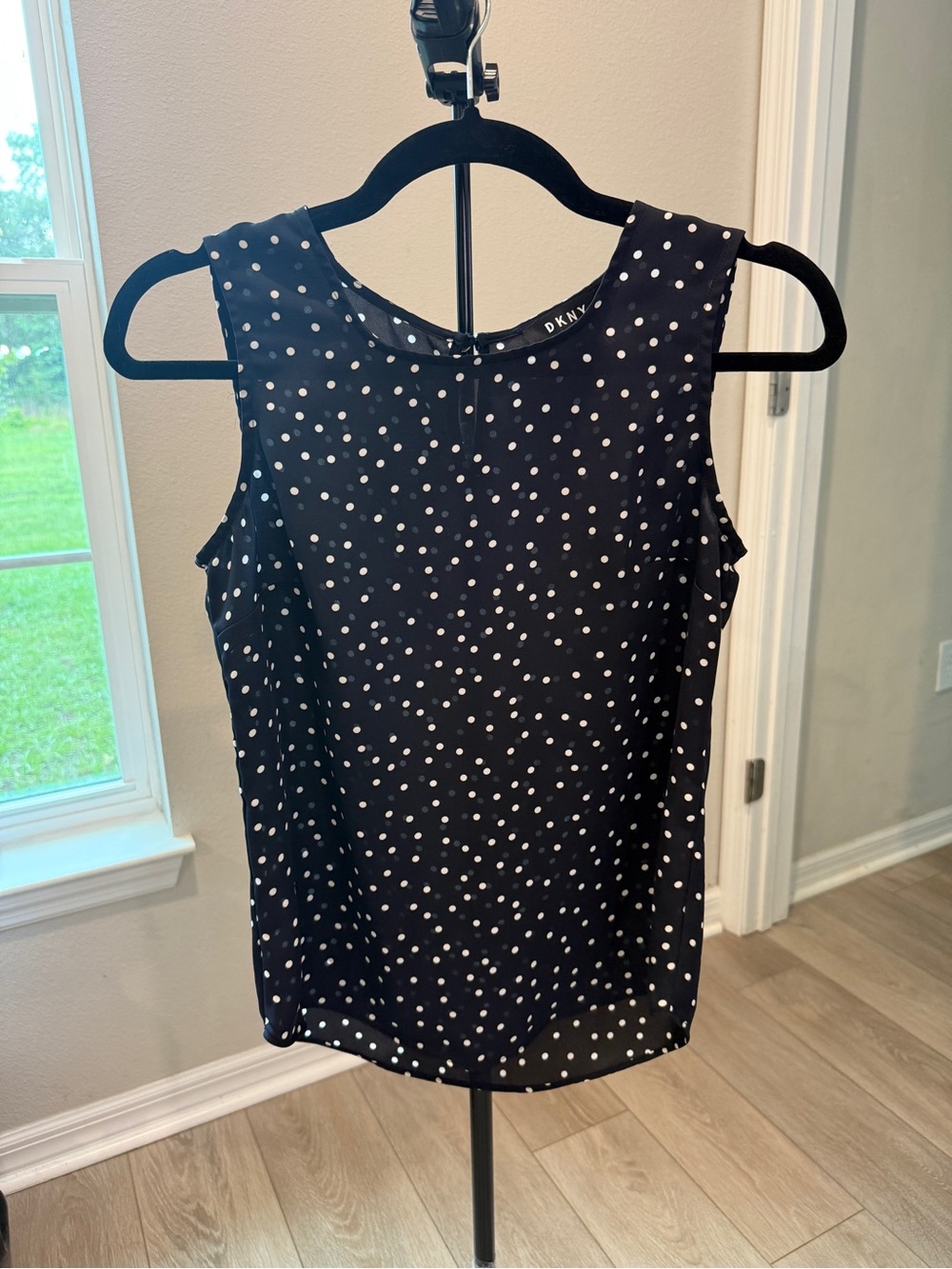 DKNY Women’s Sleeveless Polka Dot Blouse Top Navy Blue White Petite XS PXS